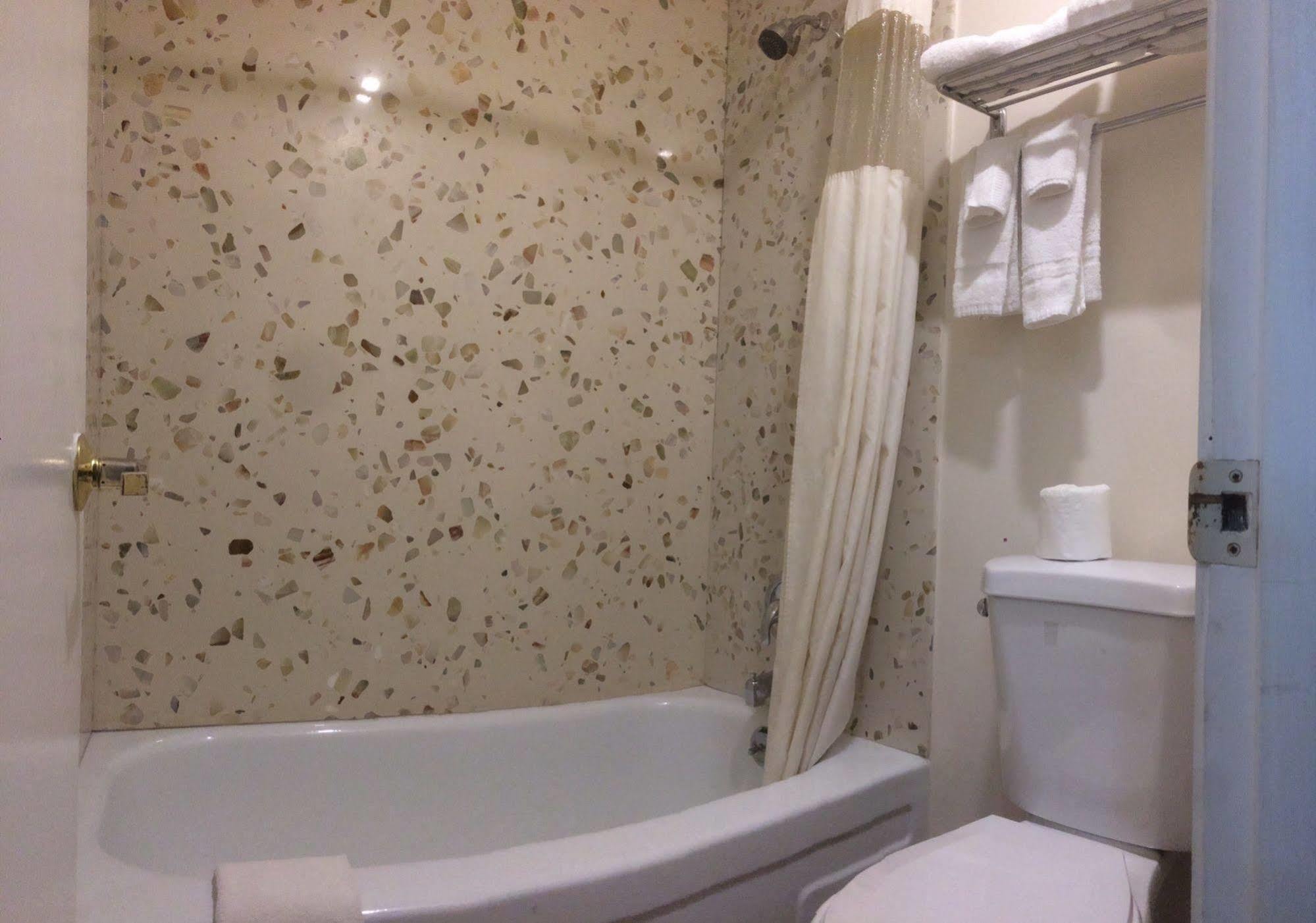 The Woodrose- Newly Renovated Hotel Уилиц Екстериор снимка